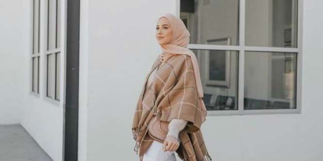 Inspirasi Gaya Agar Bisa Tampil Kece dengan Poncho 