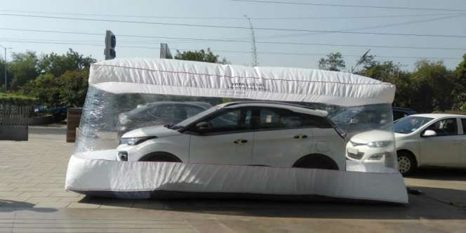 Cara Unik Antar Mobil Anyar ke Pelanggan Agar Steril dari Covid-19