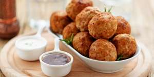 Bakso Goreng Kornet Hangat, Cocok untuk Camilan
