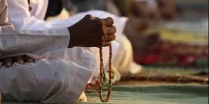 Dzikir dan Doa Setelah Sholat Fardhu Singkat, Lengkap dengan Terjemahannya