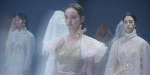 Dewi Fashion Knights Menutup Gelaran Jakarta Fashion Week 2021