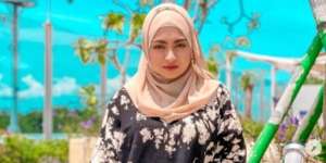 Momen Nathalie Holscher Kembali Hapus Tato, Bentuk Keseriusan dalam Berhijrah