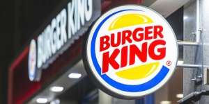 Keren! Logo Burger Berubah Jadi Bahasa Isyarat di Hari Penyandang Disabilitas