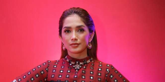 Pengalaman Kocak Ussy Sulistiawaty Masuk Hotel Tapi Salah Jadwal