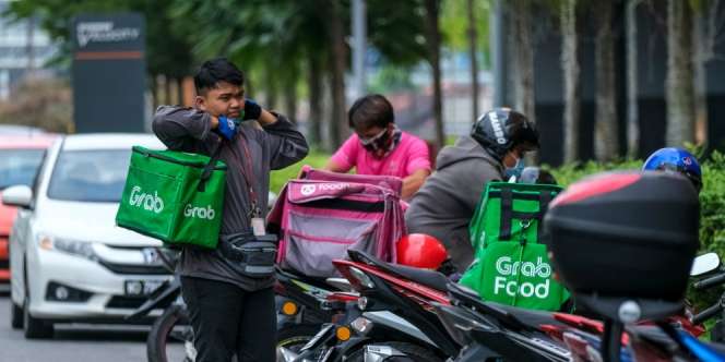 Jangan Berhenti Pesan Makan Saat Hujan, Dengarlah Isi Hati Kurir Ini