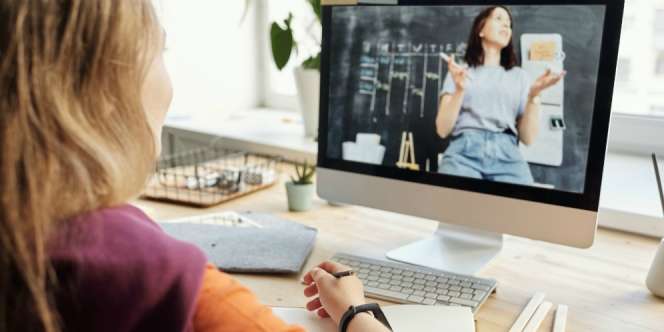 Tips Tampilkan Pesona Diri Saat di Rumah Saja