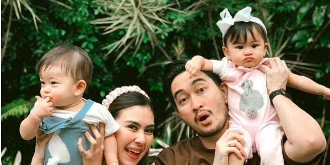 Anak Kembar Syahnaz Sadiqah 'Perang' Berebut Dot, Lucu Banget!