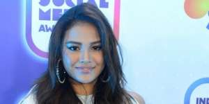 Tajir dan Punya ART, Aurel Hermansyah Tak Sungkan Setrika Baju Sendiri