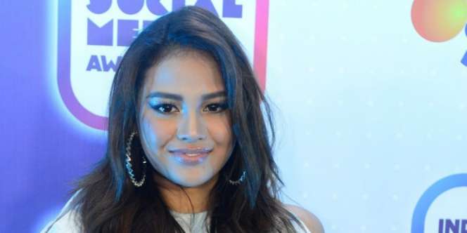 Tajir dan Punya ART, Aurel Hermansyah Tak Sungkan Setrika Baju Sendiri