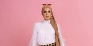 Tips Mengenakan Turtleneck untuk Berbagai Gaya
