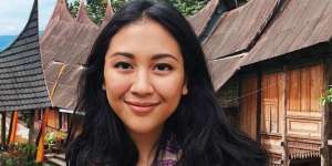 Tampil Polos Saat Berjemur, Wajah Sherina Jadi Sorotan
