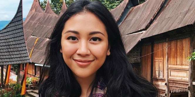 Tampil Polos Saat Berjemur, Wajah Sherina Jadi Sorotan