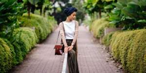 Tips Padu Padan Long Cardigan di Musim Hujan