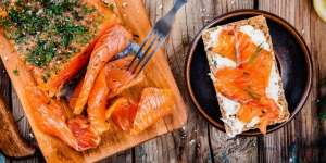 Ibu Hamil Ingin Makan Salmon Asap, Amankah?