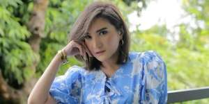 Makin Cantik di Usia 39 Tahun, Ini Transformasi Gaya Kiki Amalia