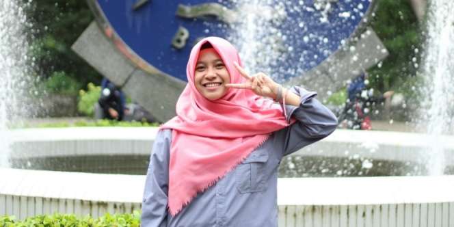 Sempat Tak Direstui Ortu Kuliah, Anak ABK Ini Jadi Lulusan Terbaik