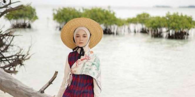 Trik Memakai Scarf dengan Berbagai Gaya