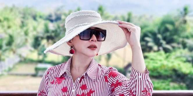 Viral Penjual Tempe Mendoan Mirip Syahrini