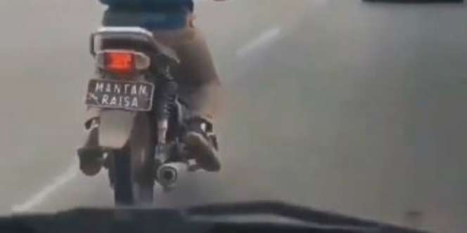 Video Viral Pelat Motor Bebek Bertuliskan `Mantan Raisa`
