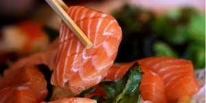 Anak Mulai Penasaran dengan Sashimi, Kapan Boleh Makan?