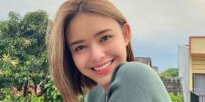 3 Seleb Non Muslim Ini Ternyata Pandai Sholat dan Mengaji