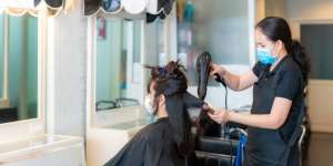 Trik Bisa Dapat Tarif Memotong Rambut di Salon yang Lebih Murah