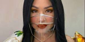 Gaya Cetar Titi DJ Pakai Face Shield Unik Karya Rinaldy Yunardi