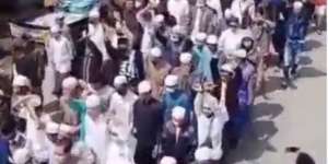 Protes Penangkapan Rizieq Shihab, Massa Datangi Polsek Megamendung