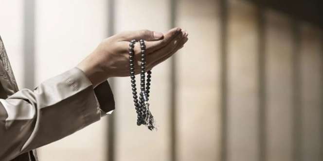 11 Doa Pendek Setelah Sholat 5 Waktu Lengkap Dengan Terjemahan Bahasa Indonesia