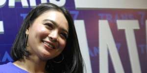 Wika Salim Pose di Pantai, Janeta Janet Bikin Komentar Ambigu