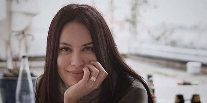 Sophia Latjuba Pamer Tubuh Lentur, Kucing Hitam Bikin Salfok