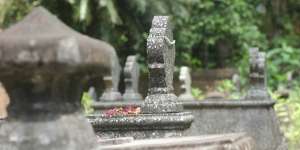 Merinding, Polantas Kirim Pesan Menyentuh dari Lubang Kubur