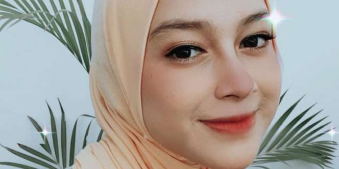 Baru Lahiran, Nina Zatulini Modis Pakai Plaid Outfit