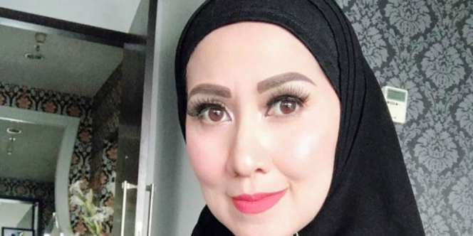 Hijrah, Venna Melinda Belajar Iqro Bareng Putri Kecilnya