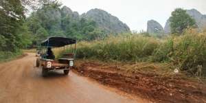 Odong-Odong Dipenuhi Lansia Tak Kuat Nanjak, Masuk Jurang dan 2 Penumpang Tewas