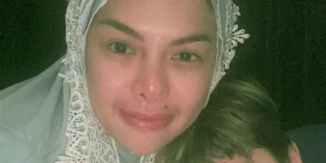Tiba-Tiba Unggah Foto Berhijab, Nikita Mirzani Singgung Sifat Munafik 