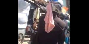Pakaian Dalam Nyangkut di Helm, Kaum Rebahan +62 Auto Melotot