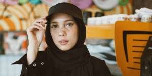 Serba Hitam, Tengok Padu Padan Jenahara dengan Strappy Sandals