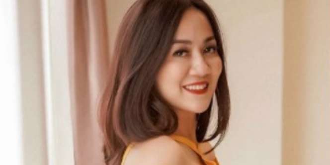 Foto Tante Ernie Cari Vitamin Sea di Bali Bikin Warga +62 Auto-Zoom