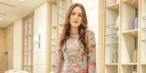Pakai Outer Transparan, Potret Shandy Aulia Pamer Bodygoals Bikin Insekyur