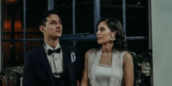 Diam-Diam Menikah, Hanna Al Rashid dan Nino Fernandez Pamer Cincin