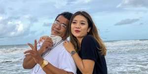 Hotman Paris Nyaris Digaruk Satpol PP di Pantai Bali
