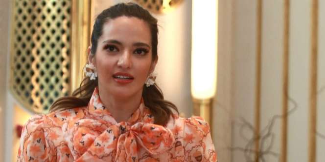 Pose Heboh di Pohon Natal, Status Haji Nia Ramadhani Disinggung Warganet