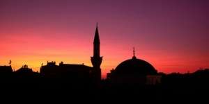Bacaan Surat Al Qadr Ayat 1-5 dan Makna di Balik Kemuliaan Malam Lailatul Qadar