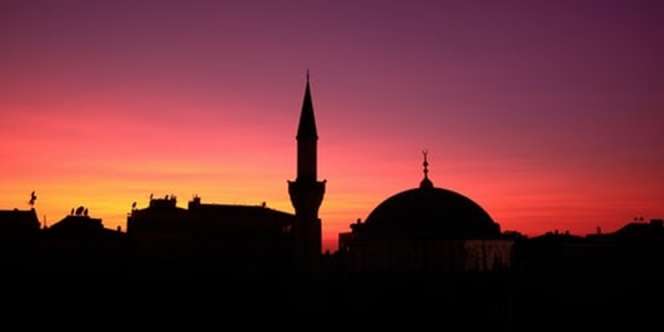 Bacaan Surat Al Qadr Ayat 1-5 dan Makna di Balik Kemuliaan Malam Lailatul Qadar