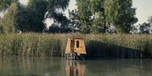 Ada Rumah Perahu Mini untuk Menyendiri, Penasaran Isinya?