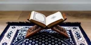 Surat Al Alaq Ayat 1-5 Arab, Latin, Arti Lengkap Asbabun Nuzul & Isi Kandungan