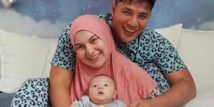 8 Momen Ammar Zoni dan Irish Bella Ajak Baby Air Main di Kampung