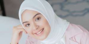 Makeup Dadakan, Cantiknya Vebby Palwinta Hamil 8 Bulan