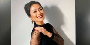 Hari Pertama di 2021, Potret Seksi Tante Ernie Sudah Bikin Gaduh Netizen